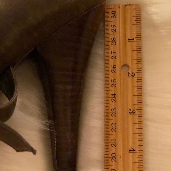 BCBG Paris (Vintage) Mary Jane Platform Pumps. - Picture 3 of 3